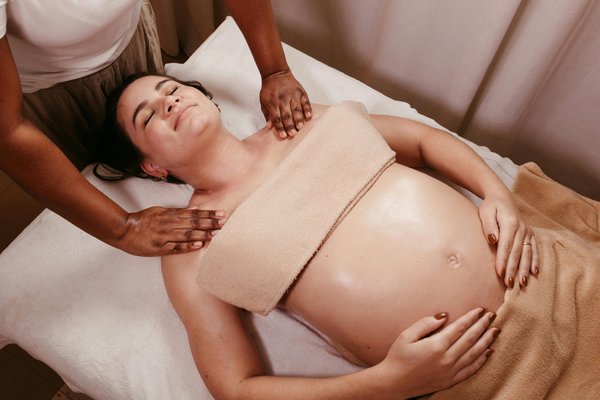 Les massages pour femmes enceintes : apaisement et bien-être.