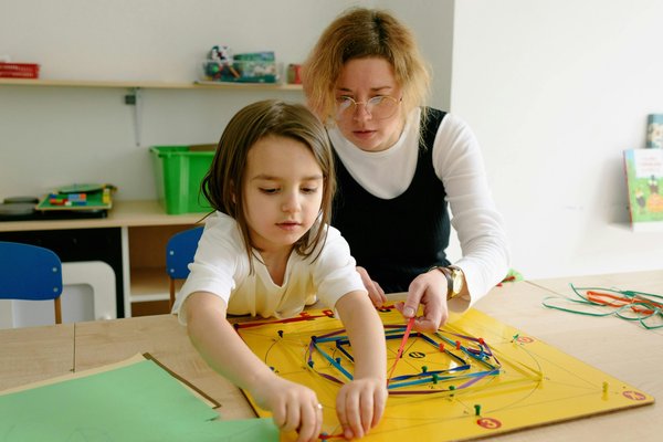 Découvrir montessori pour tous : guide complet et pratique