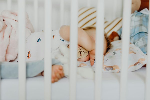 Tresse de lit bébé : sécurité et confort assurés